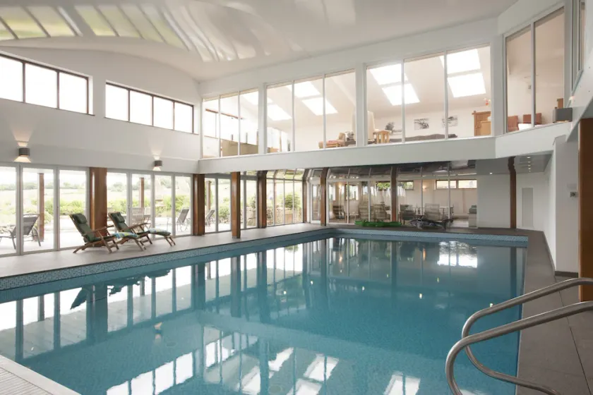 Ausgebaute Scheune mit exklusiver Nutzung des privaten Innenpools - Image 1
