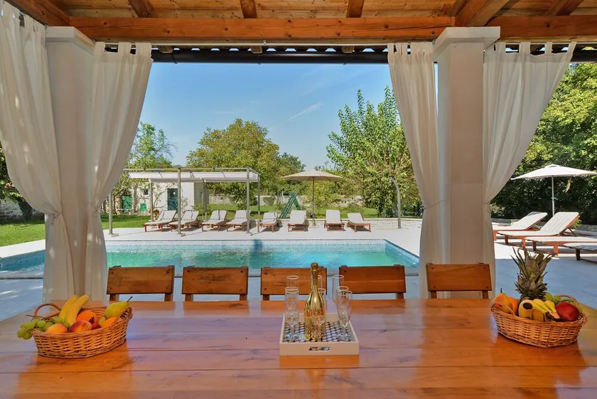 House 1240/11852 (Istria - Rojnići), 15000m from the beach - Image 1