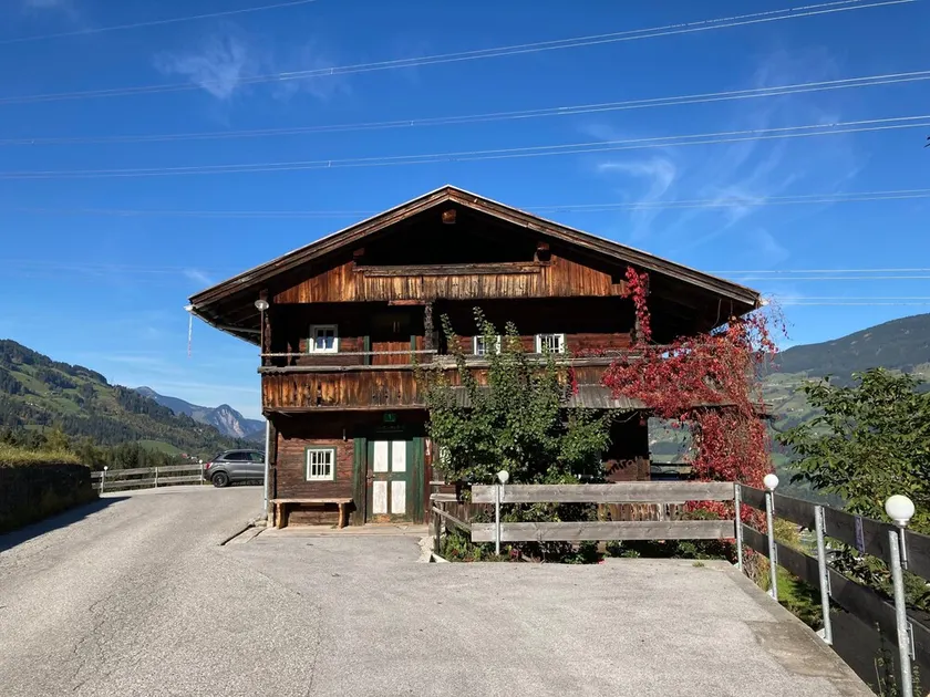 Apartamento 'Berghaus Wiesegg - Uriges Tiroler' con vistas a la montaña, terraza compartida y Wi-Fi - Image 1
