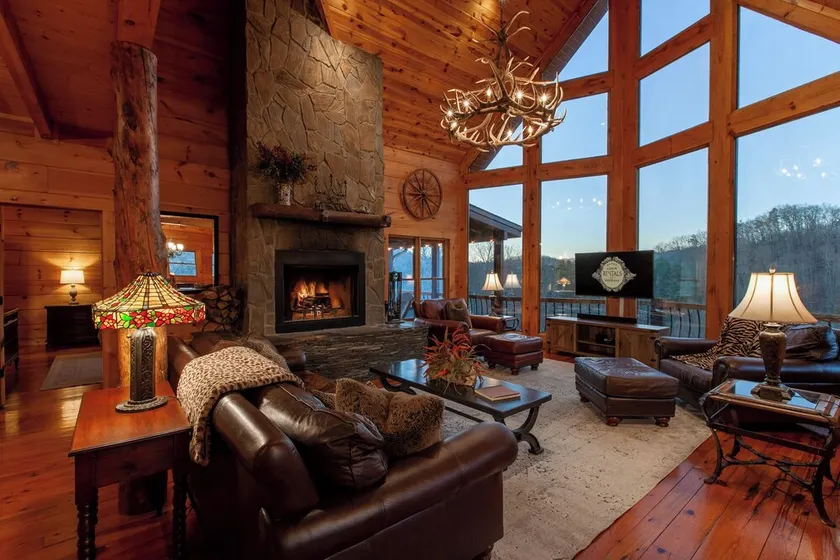Lyx Riverfront Lodge ~ 5 Suites ~ Familjeåterförening / Business Retreat ~ 650 ft. Toccoa River View / Access - Image 1