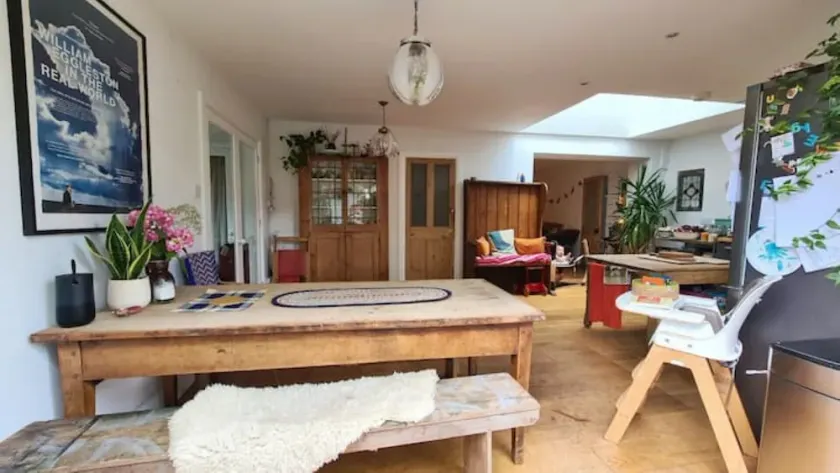 Beautiful hidden Frome Home - Image 1