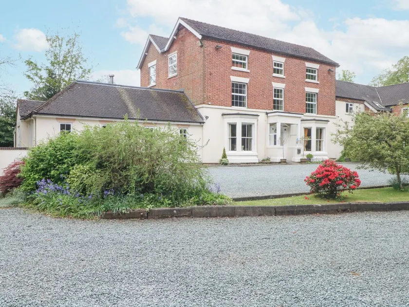 Rosehill Manor - Image 1