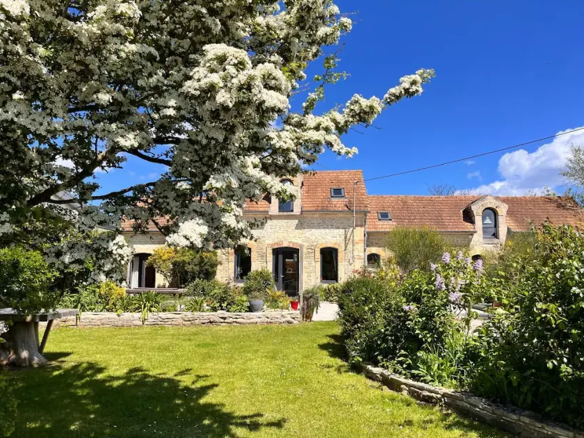 Le Relais - Authentic seaside family home with 5 bedrooms at Gold Beach - Image 1