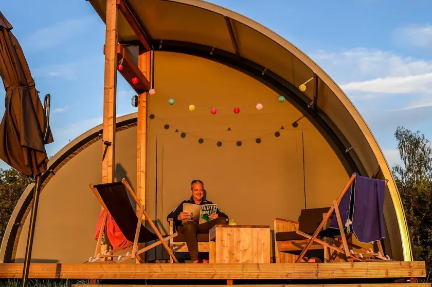 Spezialzelt, Festivalatmosphäre, Platz für ein Kinderbett - Image 1