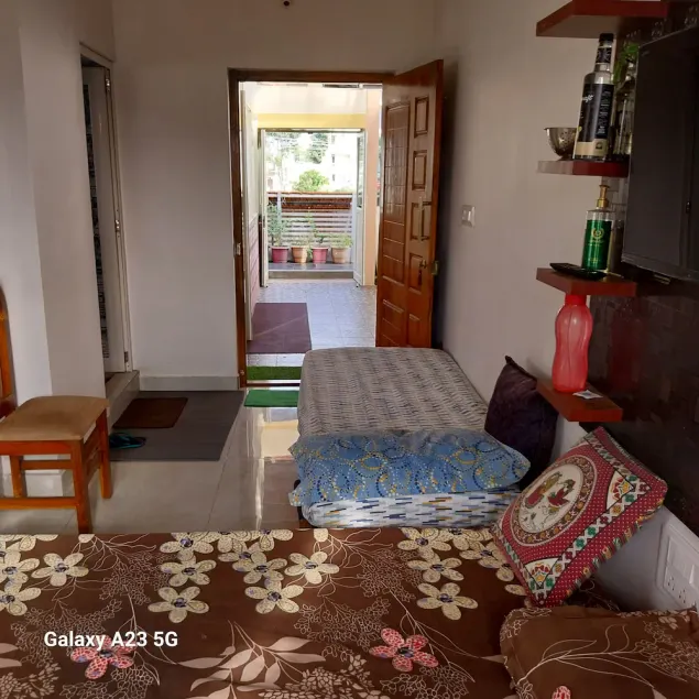 Ideal Cool Calm Room  for Couples & Individuals with kitchenette - Image 1