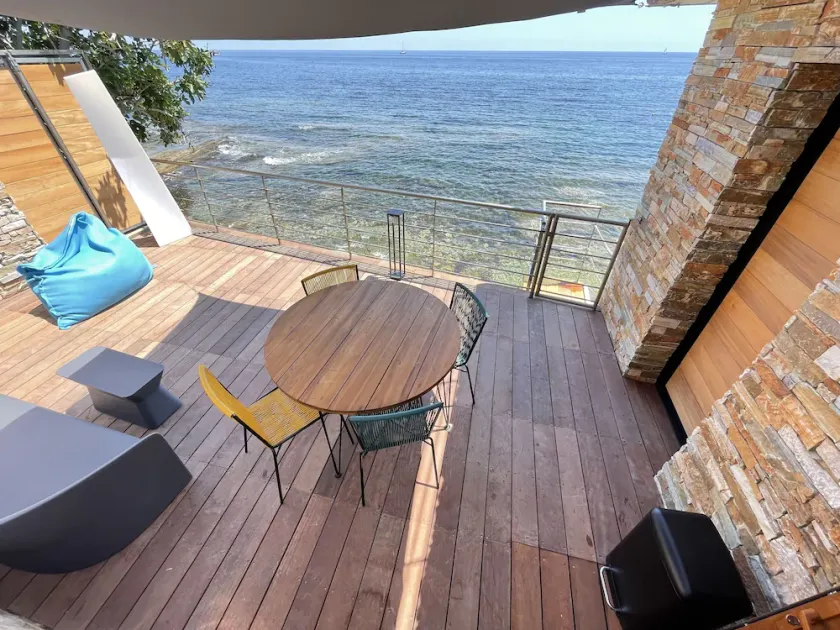 Apartment ALL COMFORT, TERRACE and DIRECT SEA ACCESS, FEET IN THE WATER - Image 1