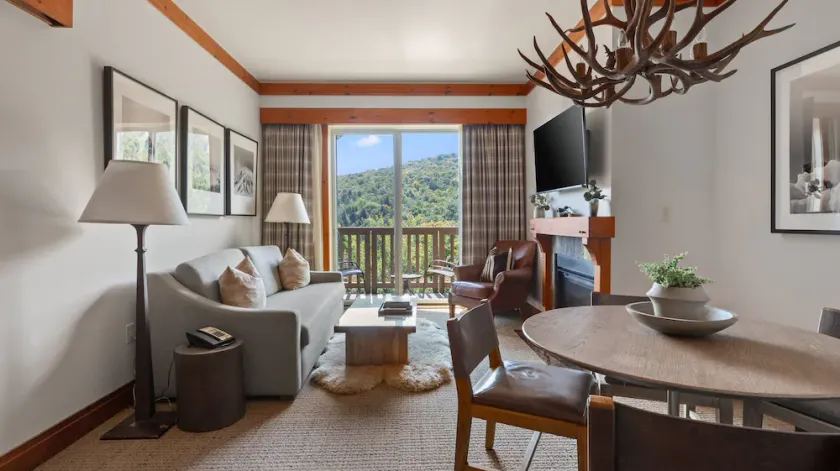 # 1537A | 2bdrm | STARR | 5th Floor Full Mount Mansfield Visningar - Image 1
