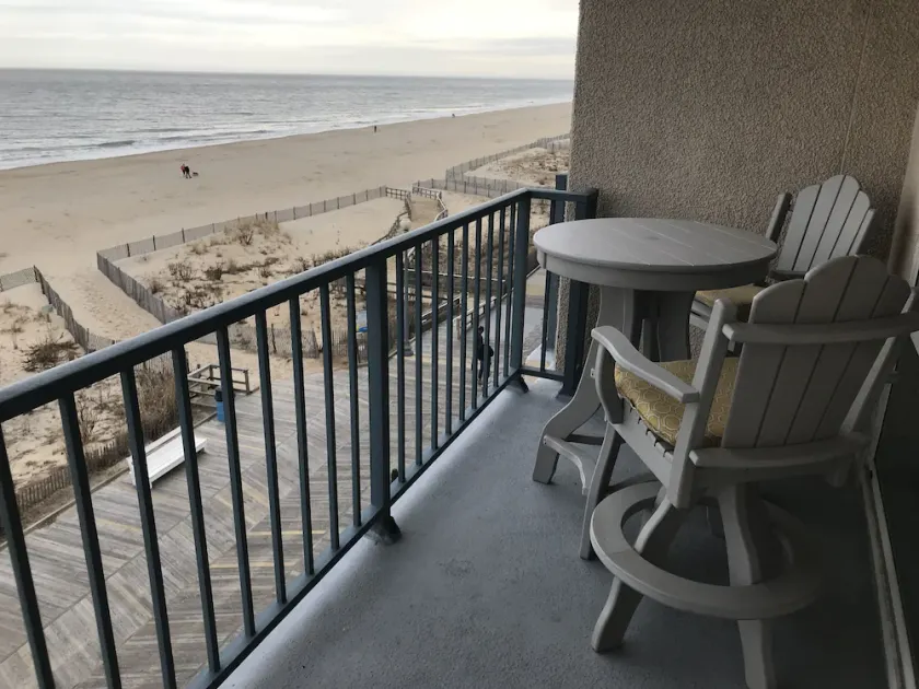 Beachfront, Oceanfront, Rehoboth Beach, Delaware, på strandpromenaden. - Image 1