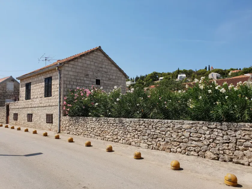 Apartments with WiFi Sutivan, Brac - 17825 - Image 1