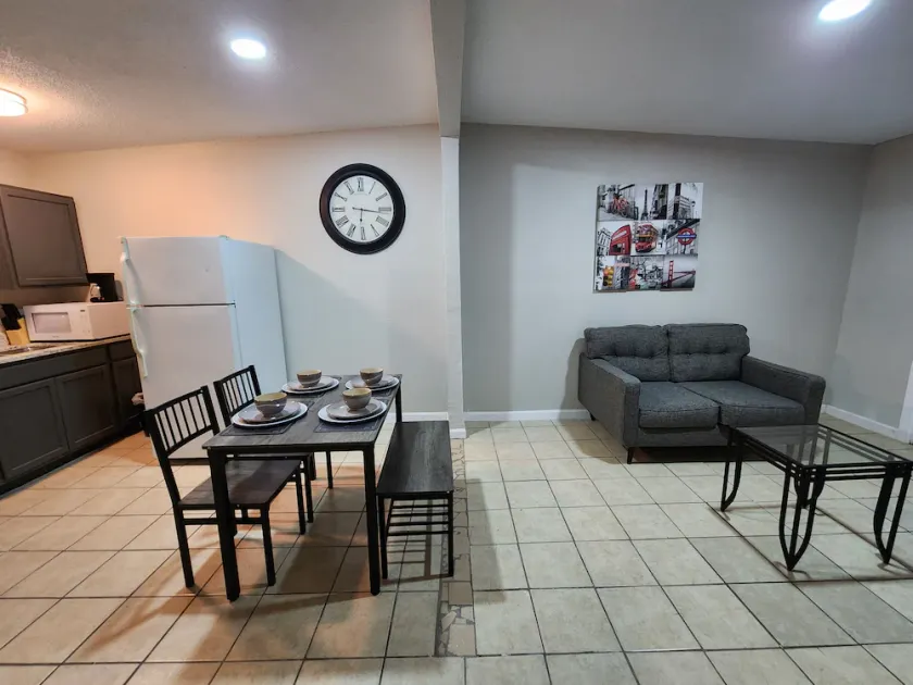 Luxury Apartment Suite 2 - Image 1