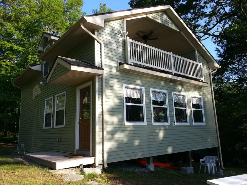 Billings Lake Waterfront Cottage - Image 1
