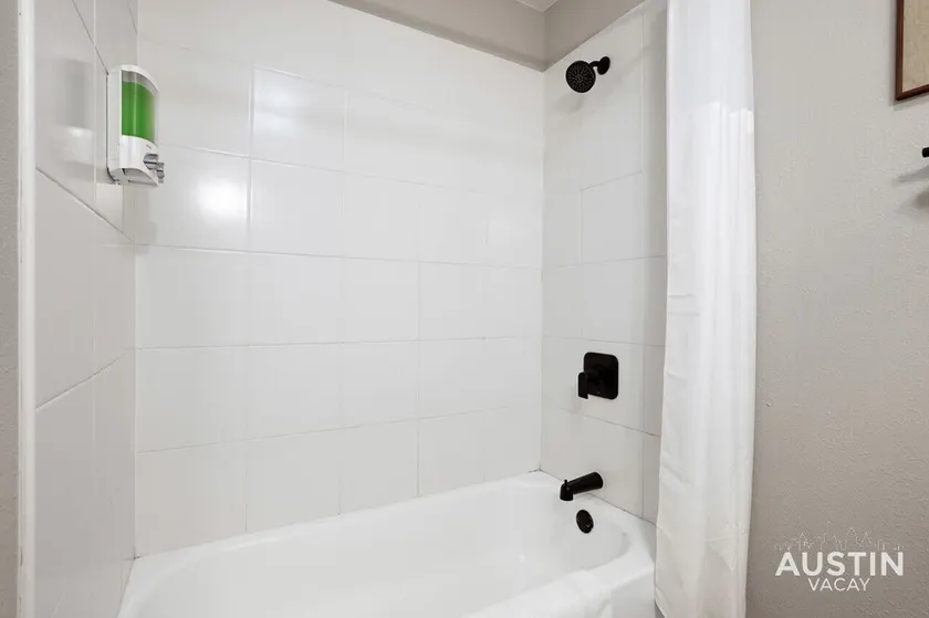 Walk to Restaurants or Cook in Subway Tile Kitchen - Image 1