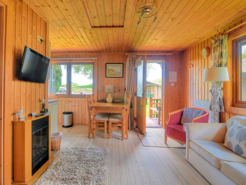 4 Pinewood Retreat - Image 1