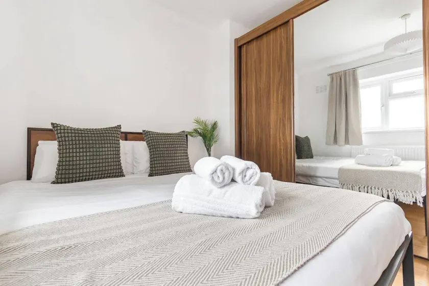 Spacious 3BHK near Heathrow - Image 1