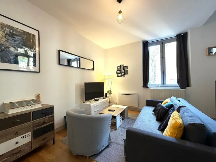 La Bourboule: Apartamento Dúplex T2 3* en Centro con Parking - Image 1