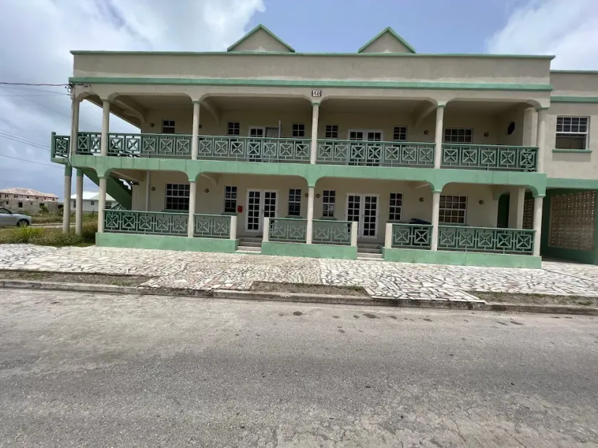 Lyncil Vacation Properties 3 - perfect for family, romance, or business stays. - Image 1
