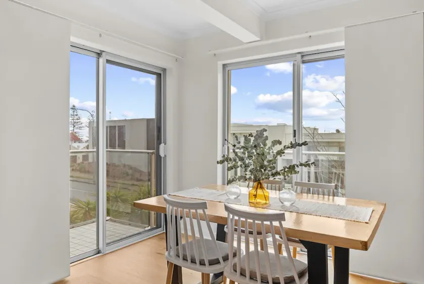 Stylish 2-Bed Home Steps from Henley Beach - Image 1