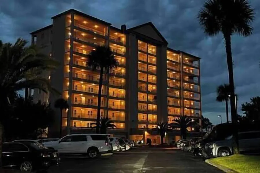 Waterfront! Corner View! 3BR, 3BA. Condo. Pool. - Image 1