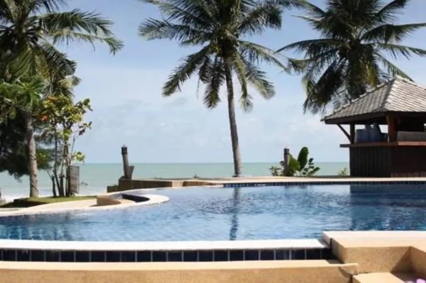 Khanom Sunrise Beach Hotel - Image 1