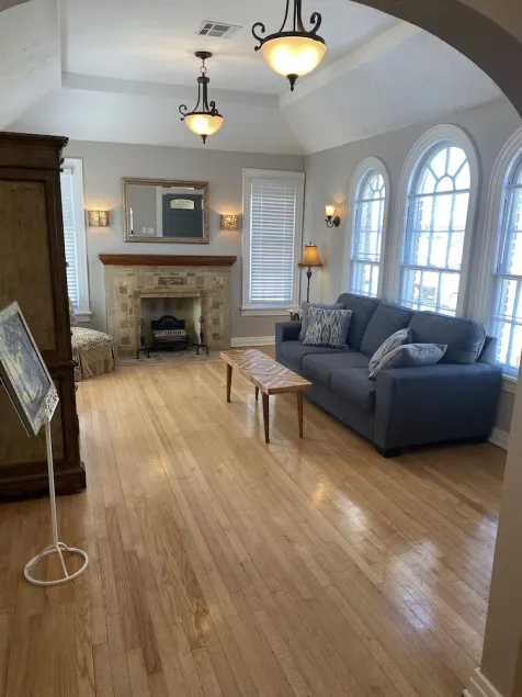 Beautiful historic remodel & newly furnished - easy access to the best of OKC - Image 1