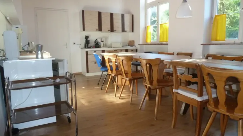 Creative comfort in the renovated classroom, 123 sqm - Image 1