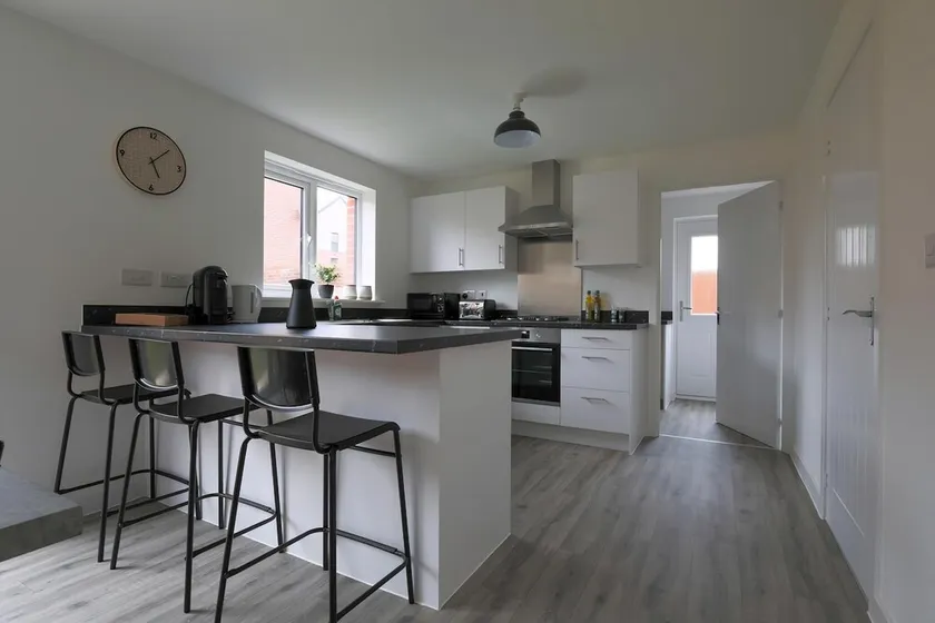 The Haven – Modern 4-Bed Home with Garden - Image 1
