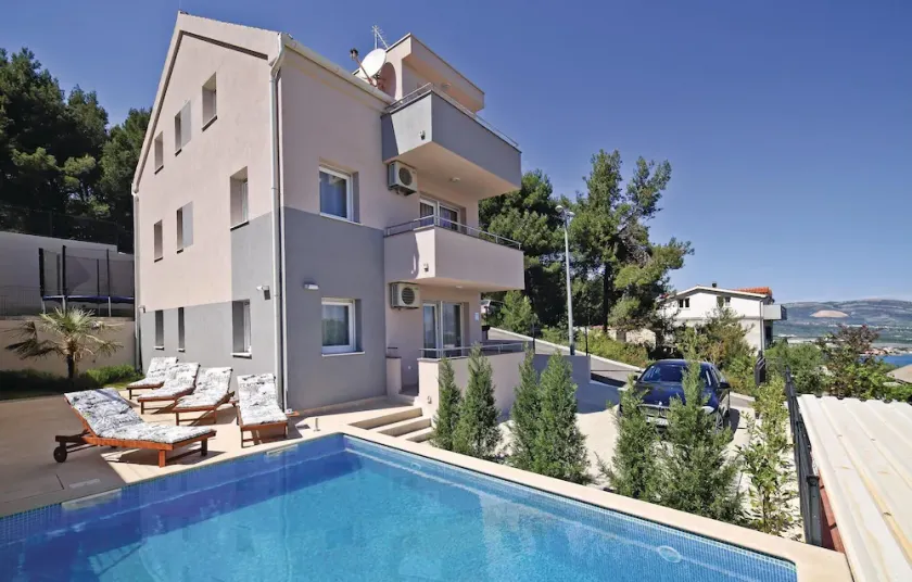 Impresionante casa en Zedno - Image 1