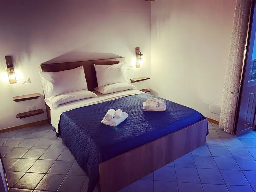 Room with sea view in the village of Fiumefreddo Bruzio - Image 1
