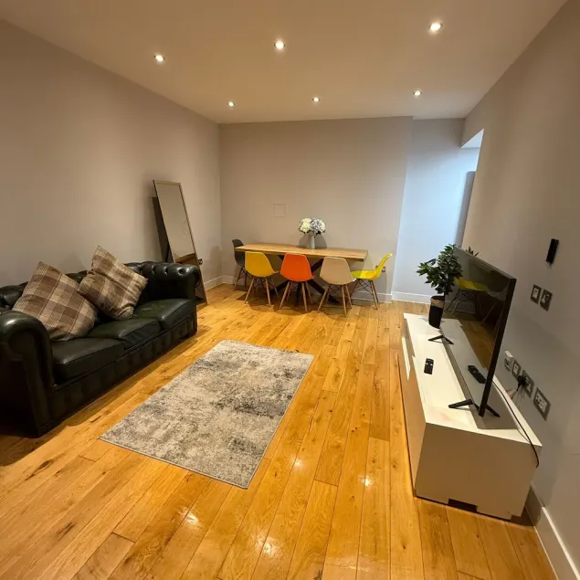 Crown Street Chic Retreat - Image 1