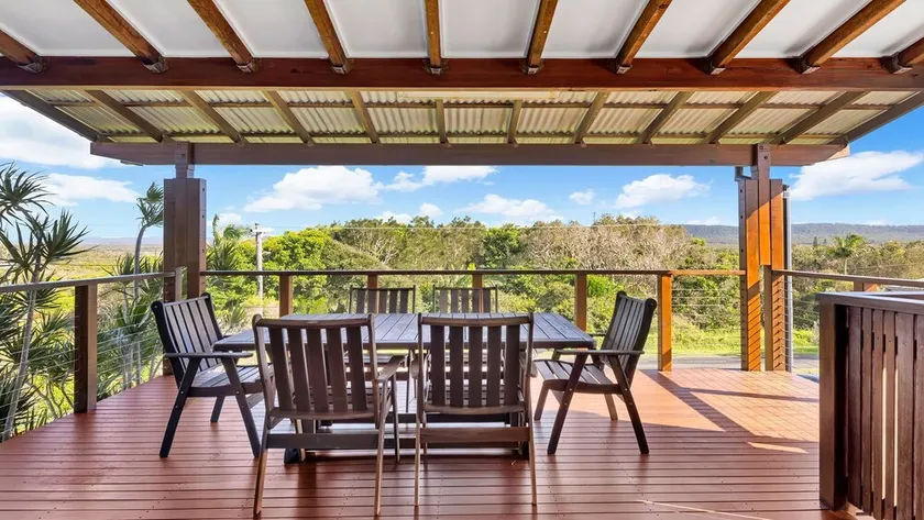 Hibiscus Dreaming - Walking distance to the beach - Image 1