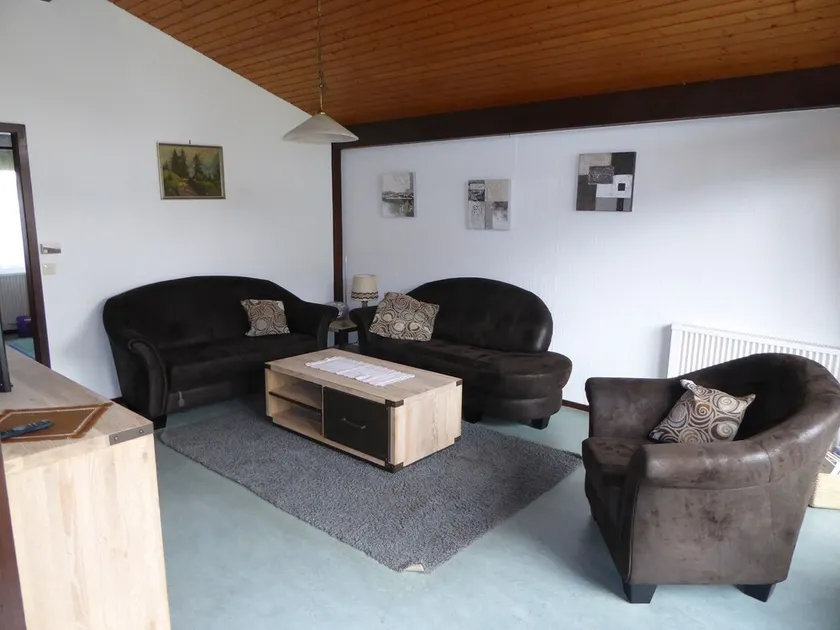 Holiday Home Behringer '66 sqm, 1 to 5 Guests' with Private Terrace, Garden & Wi-Fi - Image 1