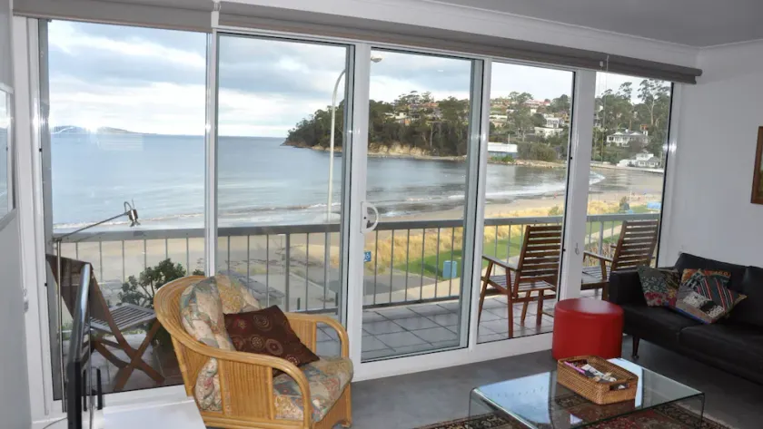 Rivermouth am Kingston Beach - Image 1