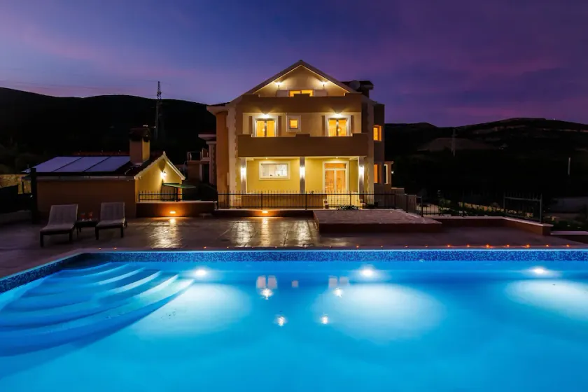 Villa Kosta Villa di recente costruzione con una grande piscina con vista sul mare - Image 1