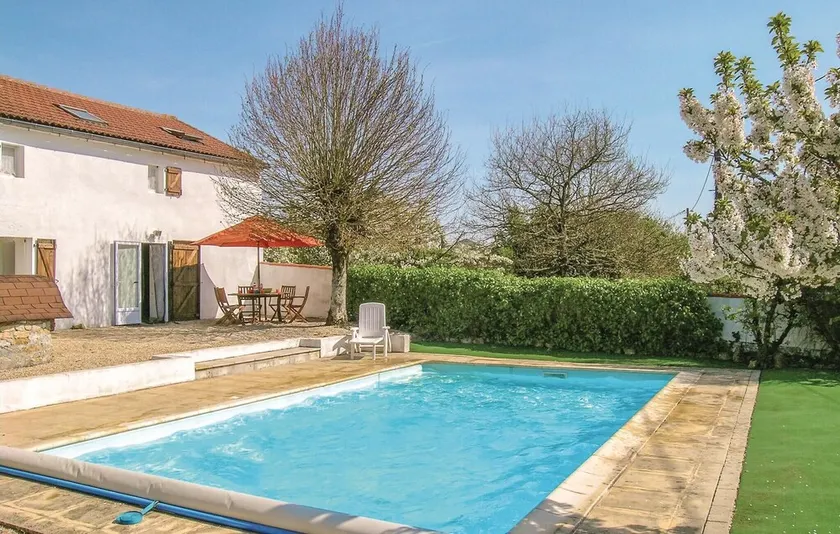 Beautiful Home In L'hermenault - Image 1