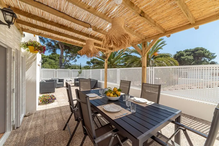 Apartamento 'Paraíso De Son Moll' con terraza privada, Wi-Fi y aire acondicionado - Image 1