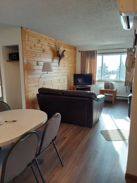 Lakeview Lodge - Image 1