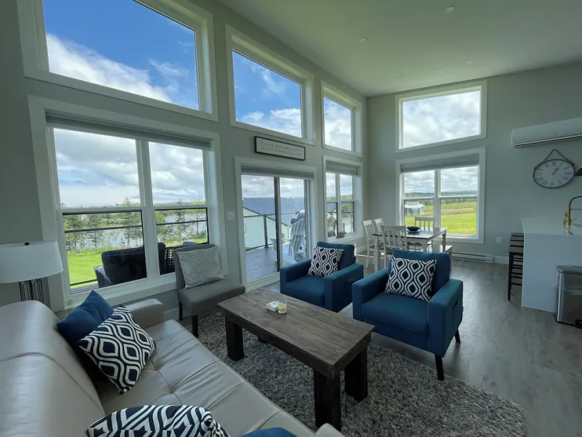 Modern Water Front Cottage Close To Cavendish Beach! - Image 1