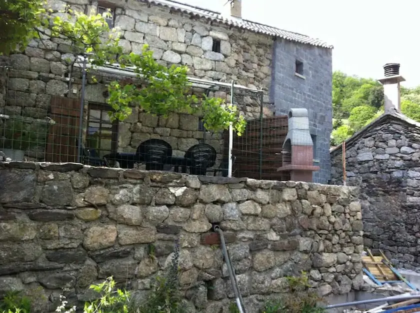 Maison de vacances 'La Jeannette' avec vue sur les montagnes, piscine privée et Wi-Fi - Image 1