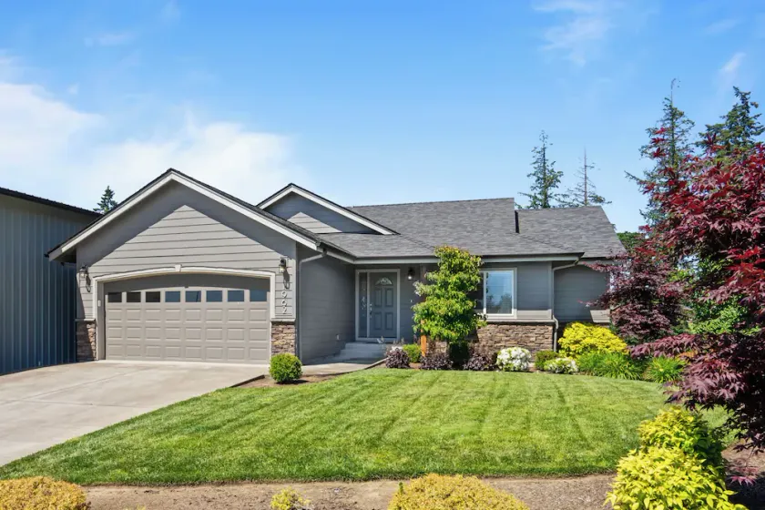 Stylish Two-Story Getaway on Keizer's Quiet Outskirts - Image 1