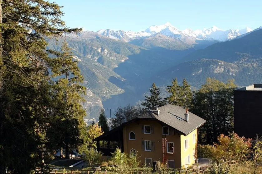 Grande chalé de montanha com sauna perto dos teleféricos de esqui de Crans-Montana - Image 1