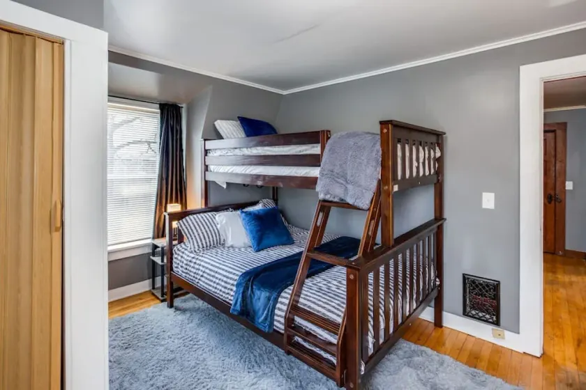 Spacious Home with In Unit Laundry Parking 1GB WiFi & Patio Deck - Image 1