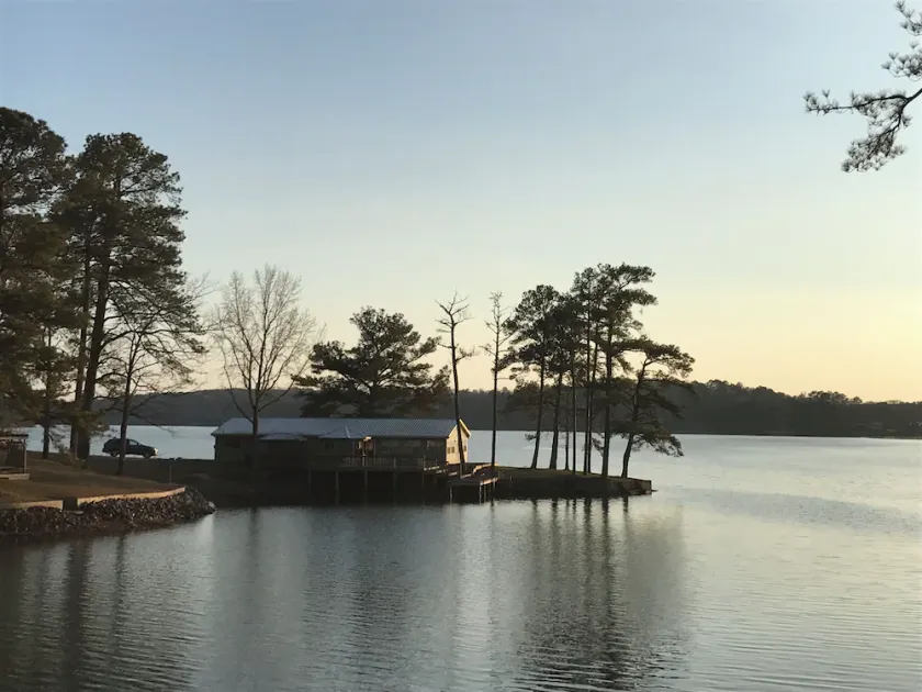 Sunset Peninsula vid Lake Martin: Perfekt sommar eller fotbollsresa - Image 1
