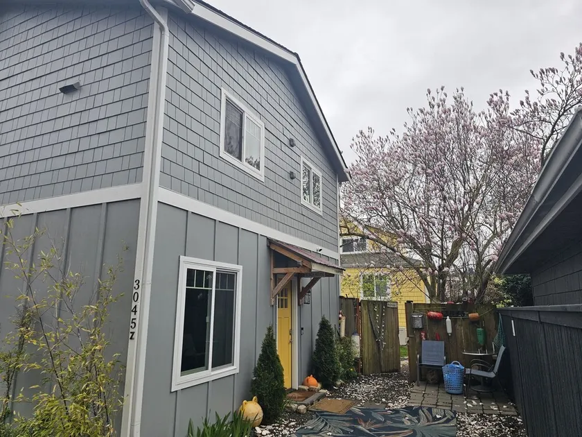 Alki Beach Cottage, NEW, 2 bedrooms, 2 bathrooms, near beach, AC, WD, Parking - Image 1