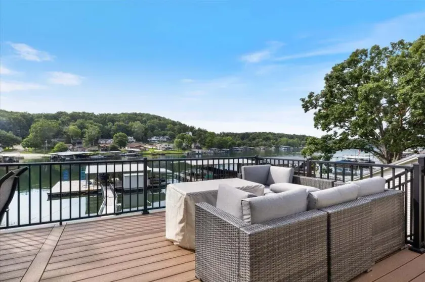 Gentle Sloped Lot, Private Dock, Boat Slip, Kayaks, Fire Table, Lakeview Deck, Family Friendly - Image 1