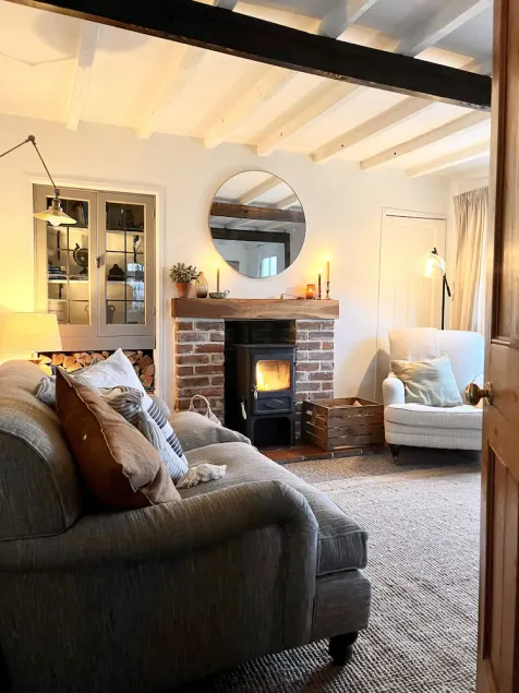Cosy country cottage with lots of local walks, and short drive into Woodbridge - Image 1