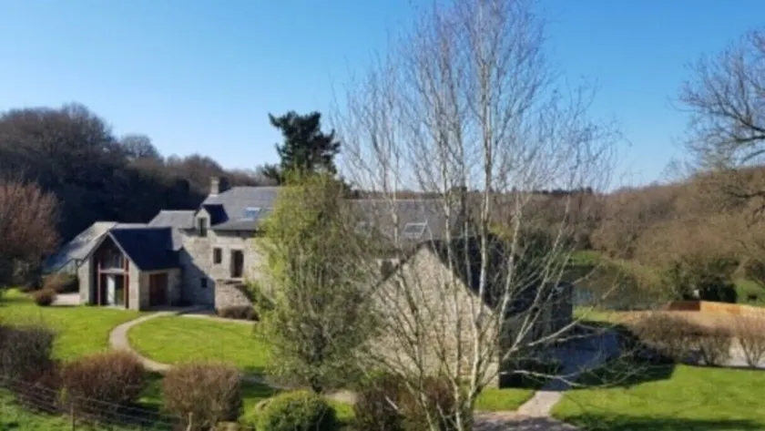 Manoir dans domaine privé avec piscine intérieure chauffée - Image 1