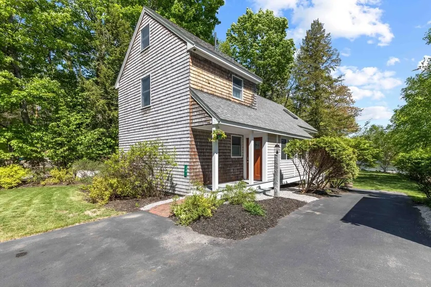 Sebago Breeze Lake House - Image 1