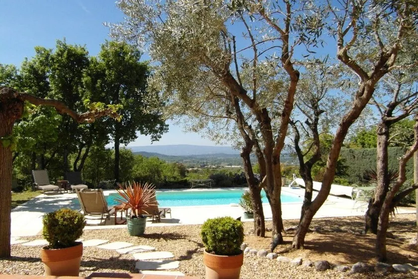 4* air-conditioned gîte in the shade of olive trees, swimming pool overlooking the Luberon. - Image 1