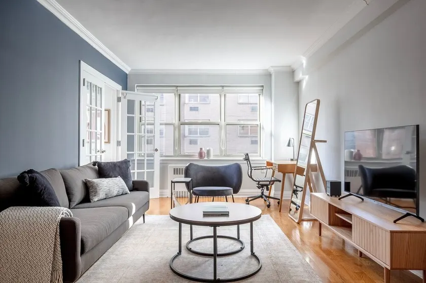 Airy Murray Hill 1BR w/ Elevator, Gym & Doorman, by Blueground - Image 1