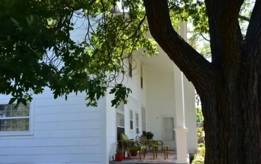 Sassafras Inn - Image 1